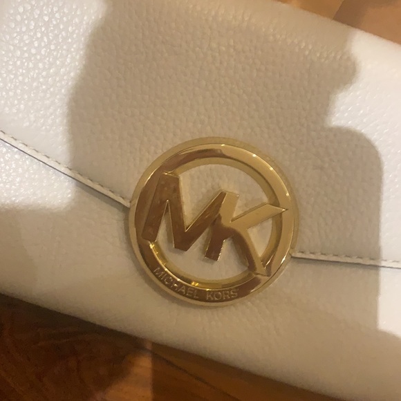 Michael Kors bag, white bag, white purse, ladies purse - Picture 3 of 6